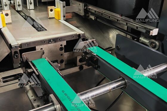 자동적인 3개의 칼 트리머 기계 Janpanese Keyance PLC 통제 시스템 확장 가능한 도킹 ISM 시스템